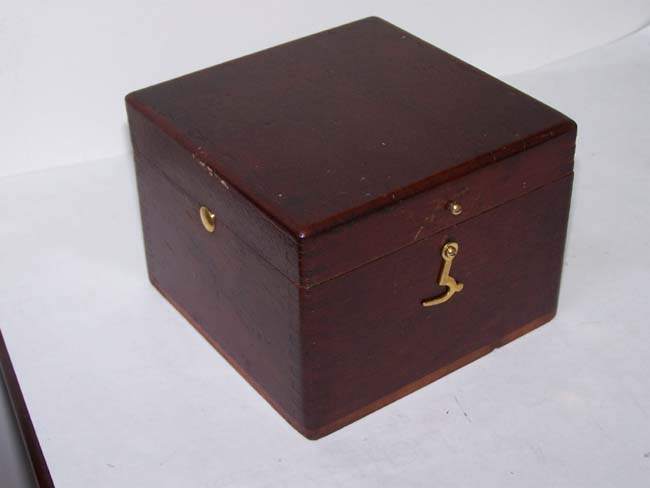 A Good Early 20th century boxed DORY Compass signed 'C.C. Galebraith & Son, New York, circa 1910 — image 3